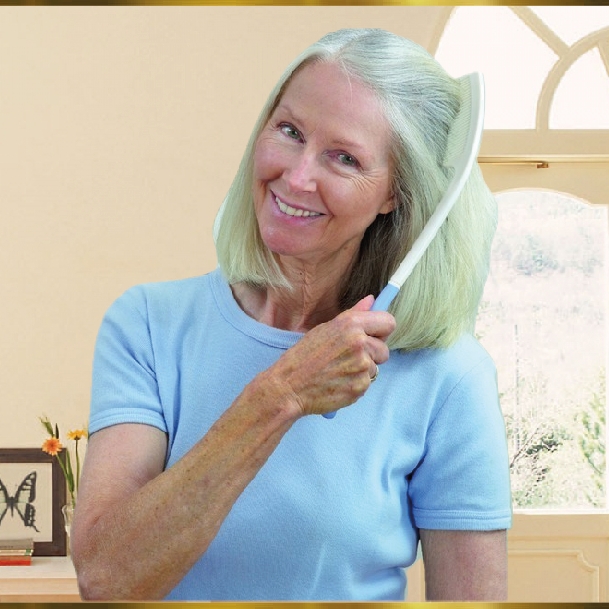 Peine ergonomico foto de persona peinandose